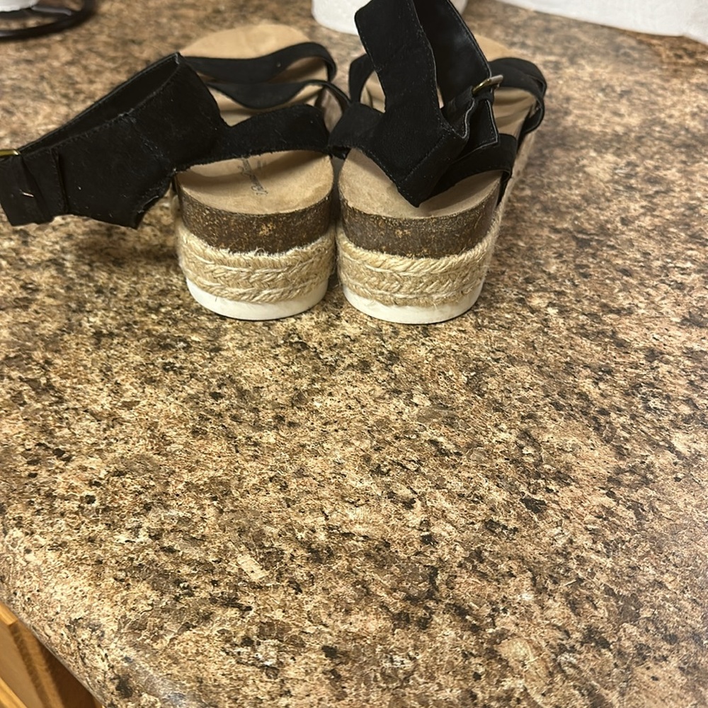 Universal Threads Black And Tan Platform Sandals,… - image 2